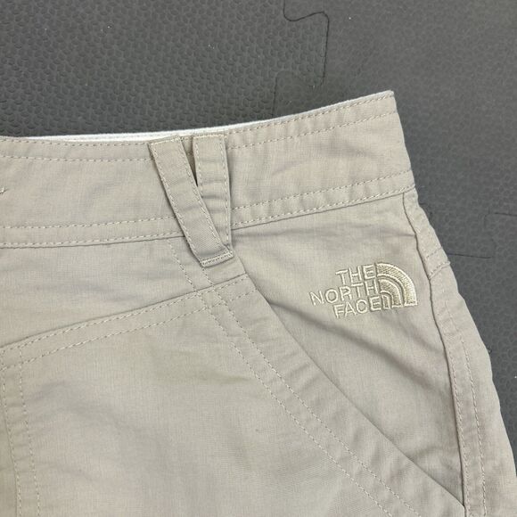 The North Face Shorts Womens 4 Beige Kahki Flap Pockets Outdoors Casual FS Chrty - Picture 8 of 13